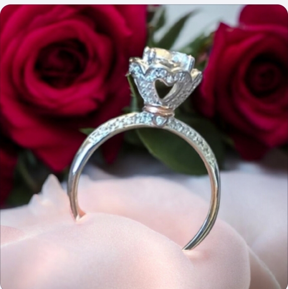 💕925 Sterling Silver and 1ct. Moissanite Diamond Ring - Picture 2 of 15